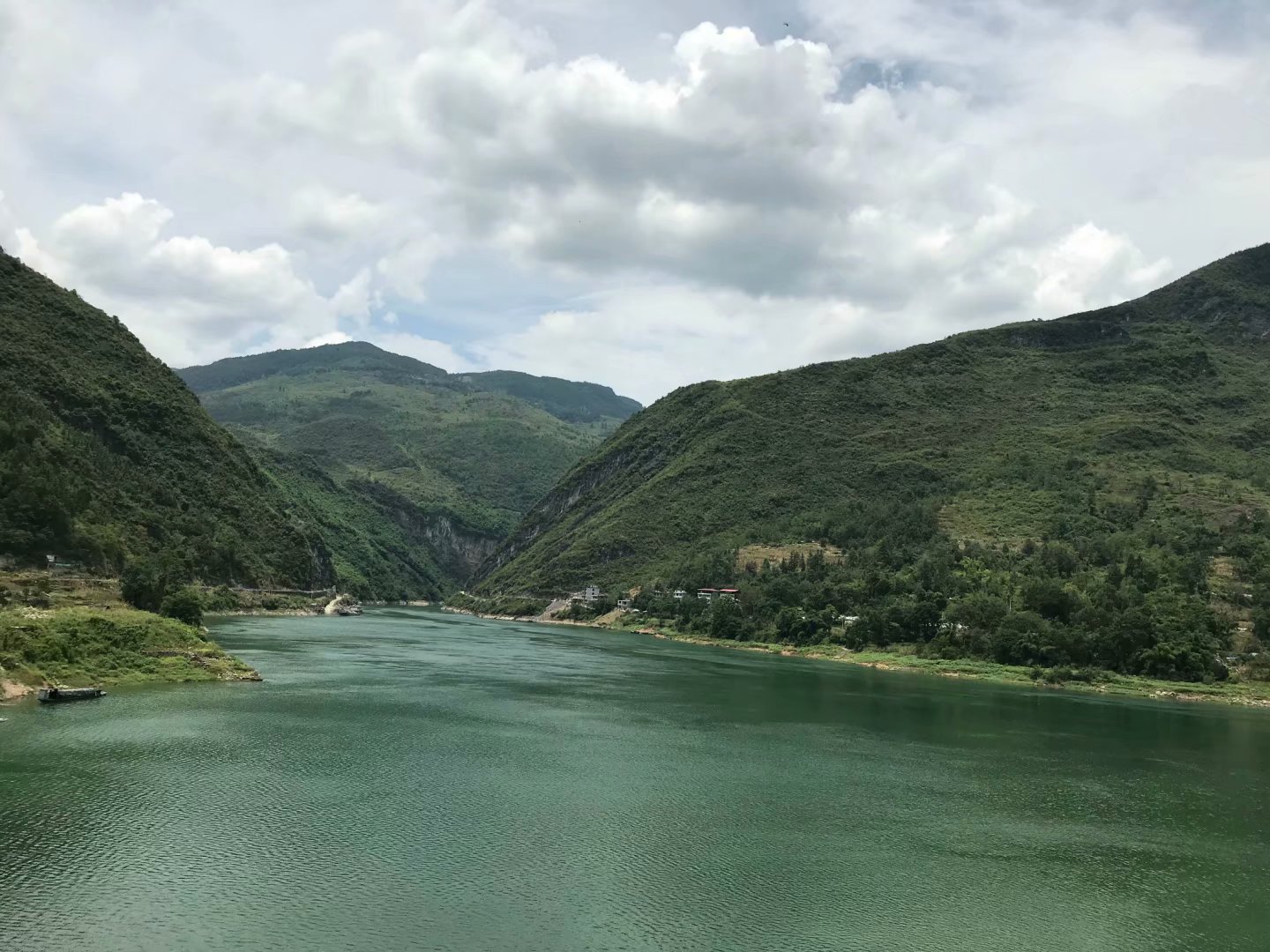 Green Renhe Guizhou Riverside Student Assistance Tour - Which Road Did She Come From